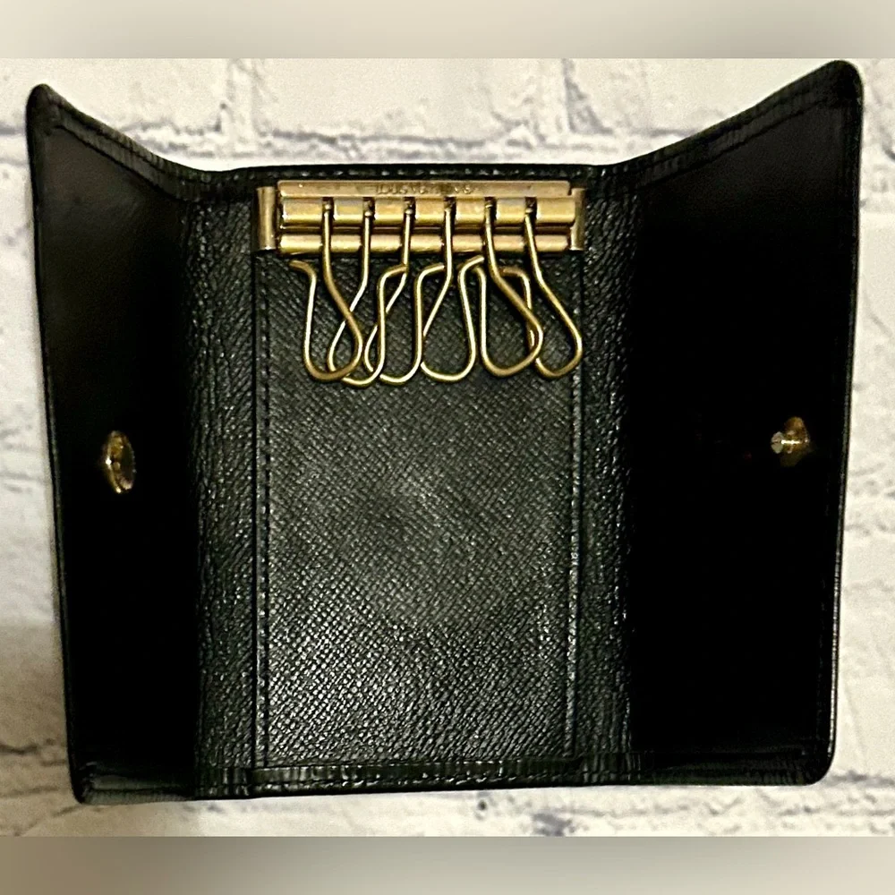 EUC Louis Vuitton Black Epi Key Holder - Picture 4 of 15